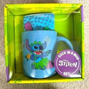 💙NWB Disney Stitch sock in a mug gift set